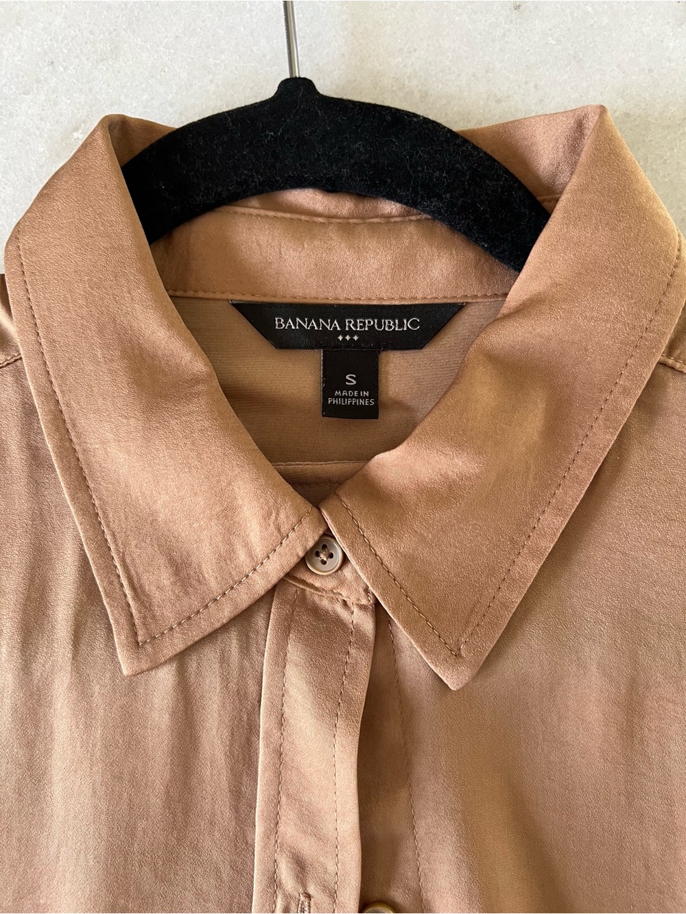 Banana Republic Women’s Brown Button-Down Shirt - Picture 4 of 5